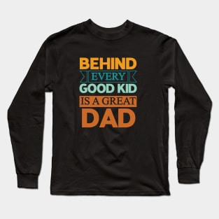 Behind every good kid is a great dad - Dad quotes text Long Sleeve T-Shirt